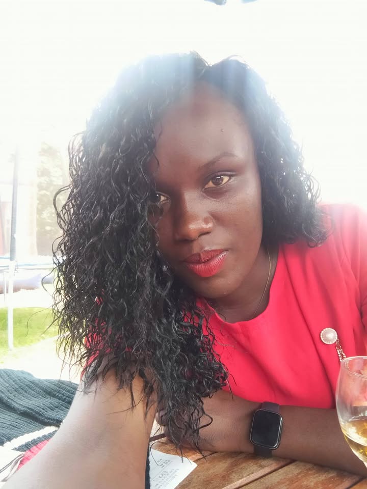 Naomi taking a selfie